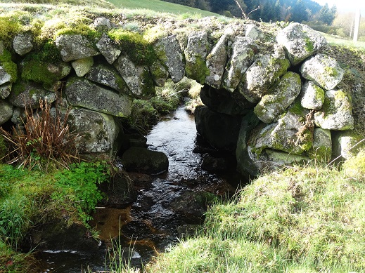 le ruisseau Meunaurupt passant devant la ferme